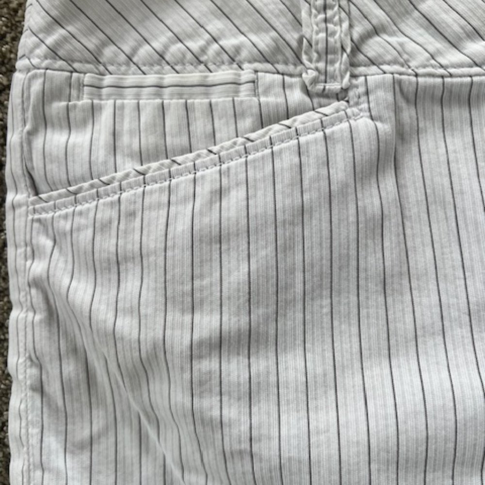 White House Black Market White with Black Pinstripe Size 10 Shorts - Picture 2 of 5
